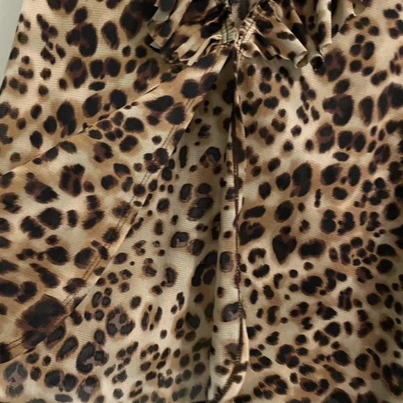 Susan Graver Leopard Print Ruffle Deep V Neck Long Sleeve Size Medium - Picture 2 of 10